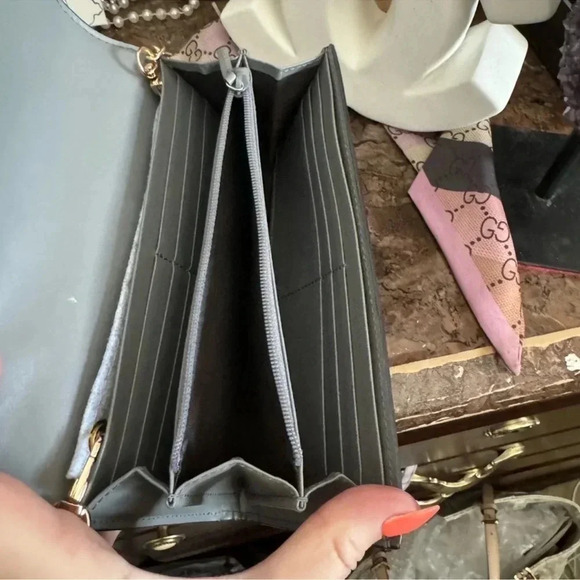 Gucci Pink and Gray Embossed Wallet - Picture 11 of 14